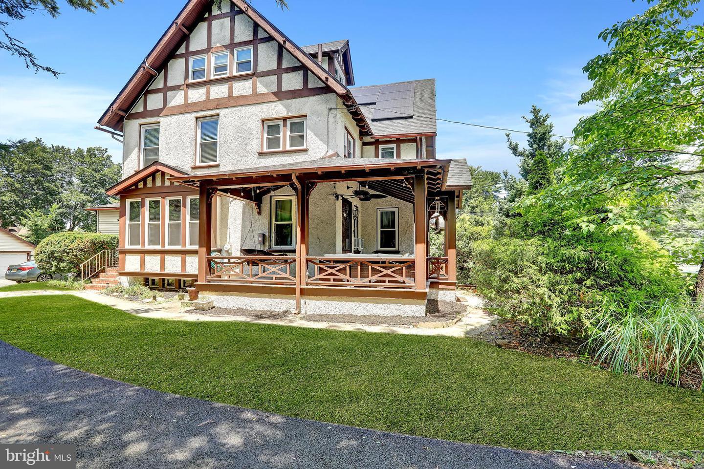 Property Photo:  51 N Evergreen Avenue  NJ 08096 