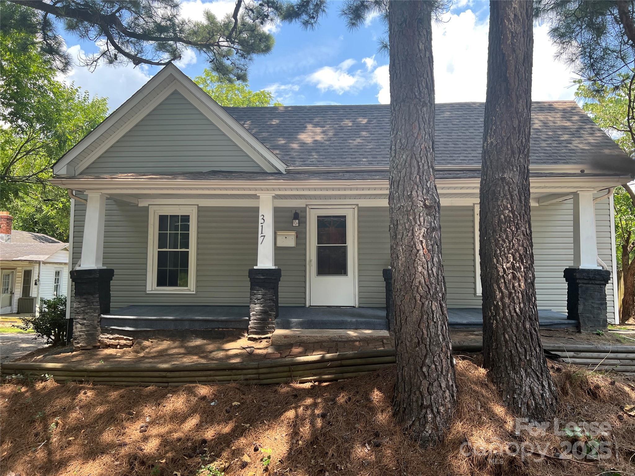 Property Photo: 317 W Iredell Avenue NC 28115