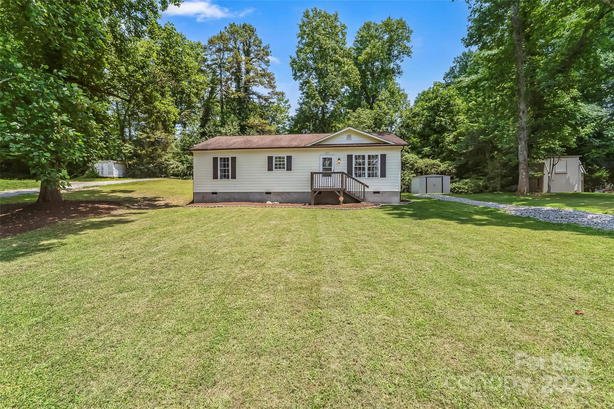 Property Photo: 1631 Berkley Street SW NC 28645