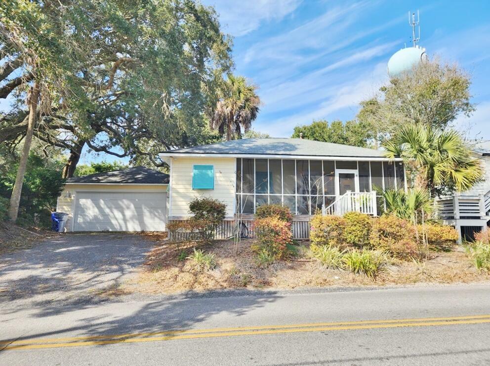 Property Photo: 504 E Cooper Avenue SC 29439