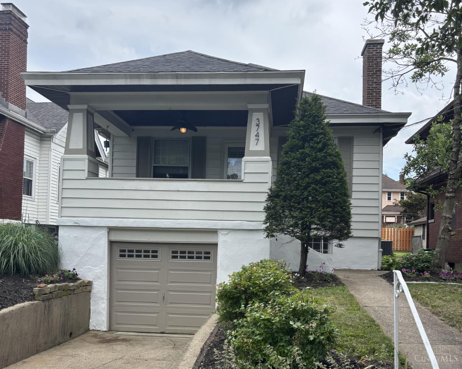Property Photo:  3747 Aylesboro Avenue  OH 45208 