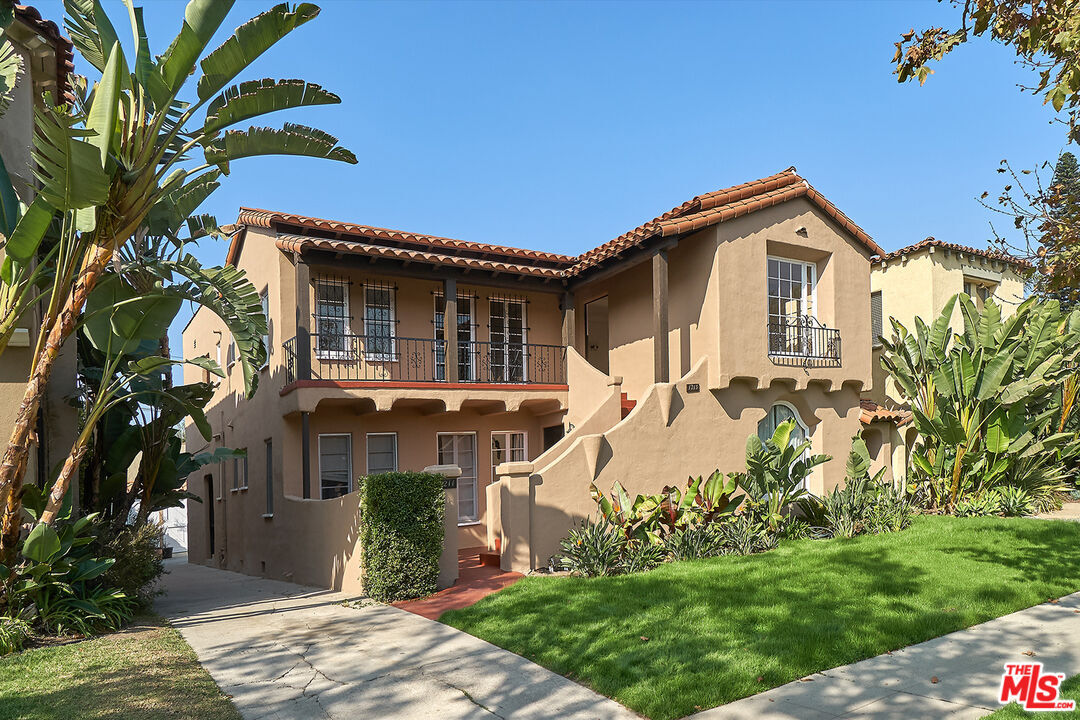 Property Photo: 1213 Stearns Dr CA 90035