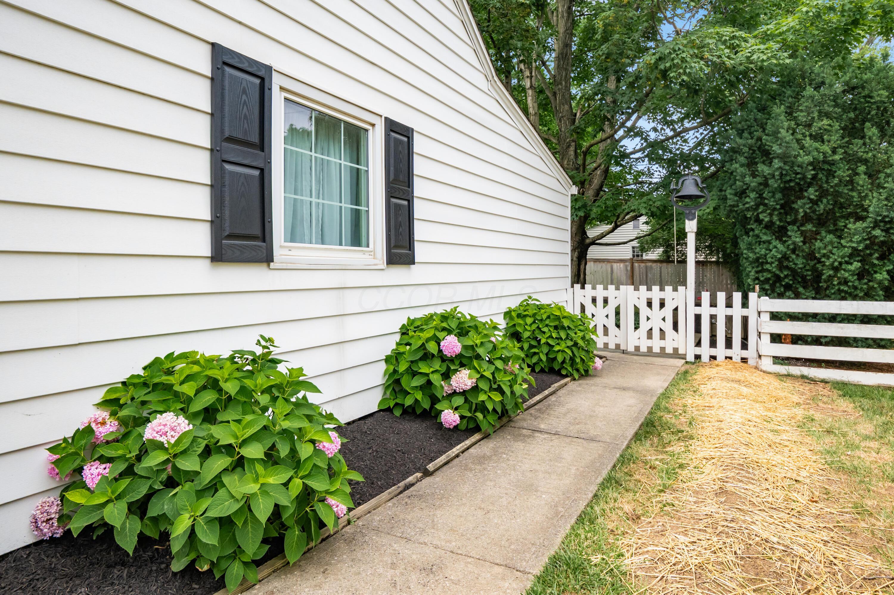 Property Photo: 1512 College Hill Drive OH 43221