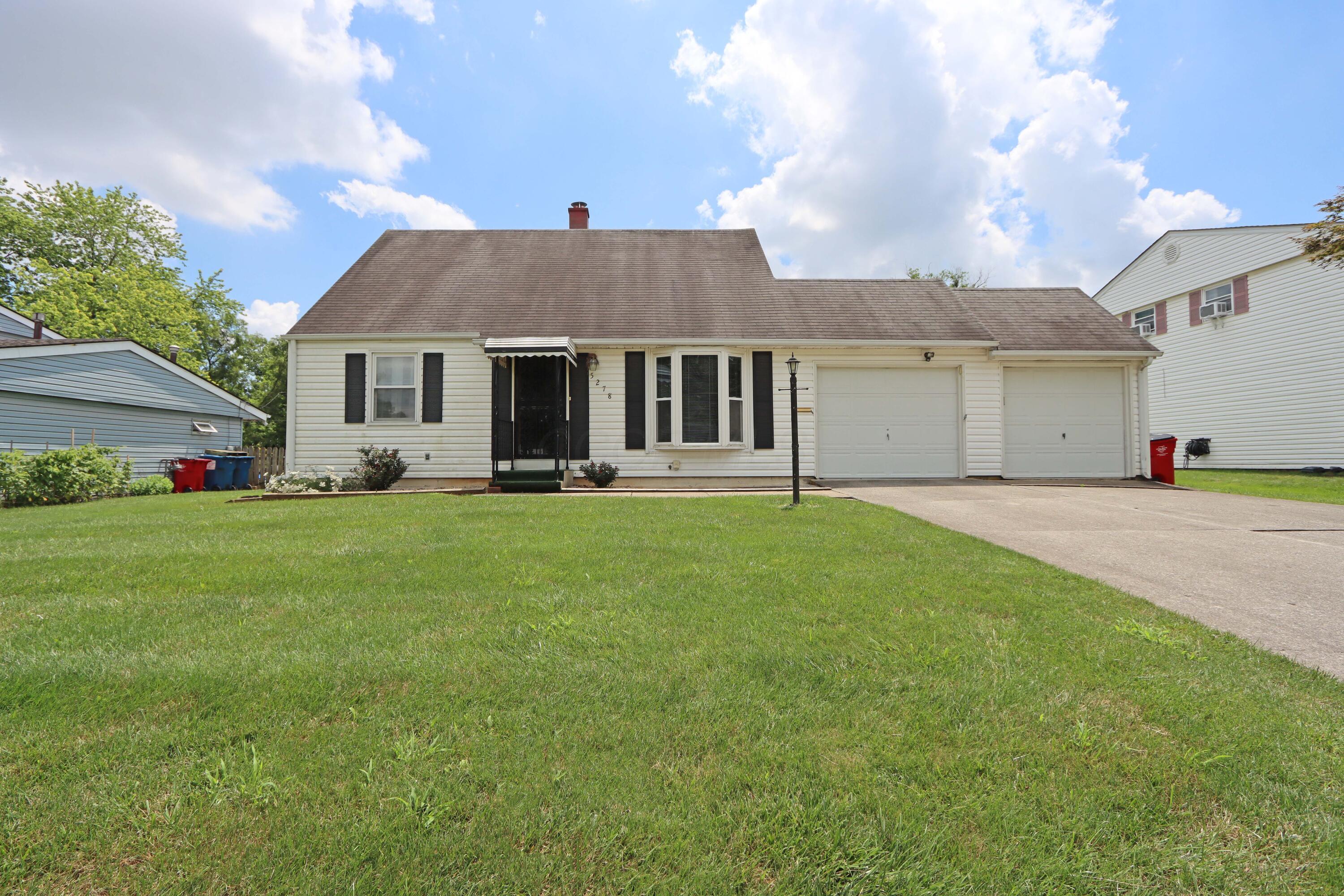 Property Photo: 5278 Edgeview Road OH 43207
