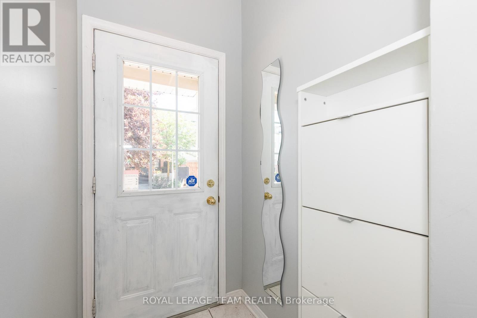 Property Photo:  40 Manhattan Crescent South  ON K2C 4B5 