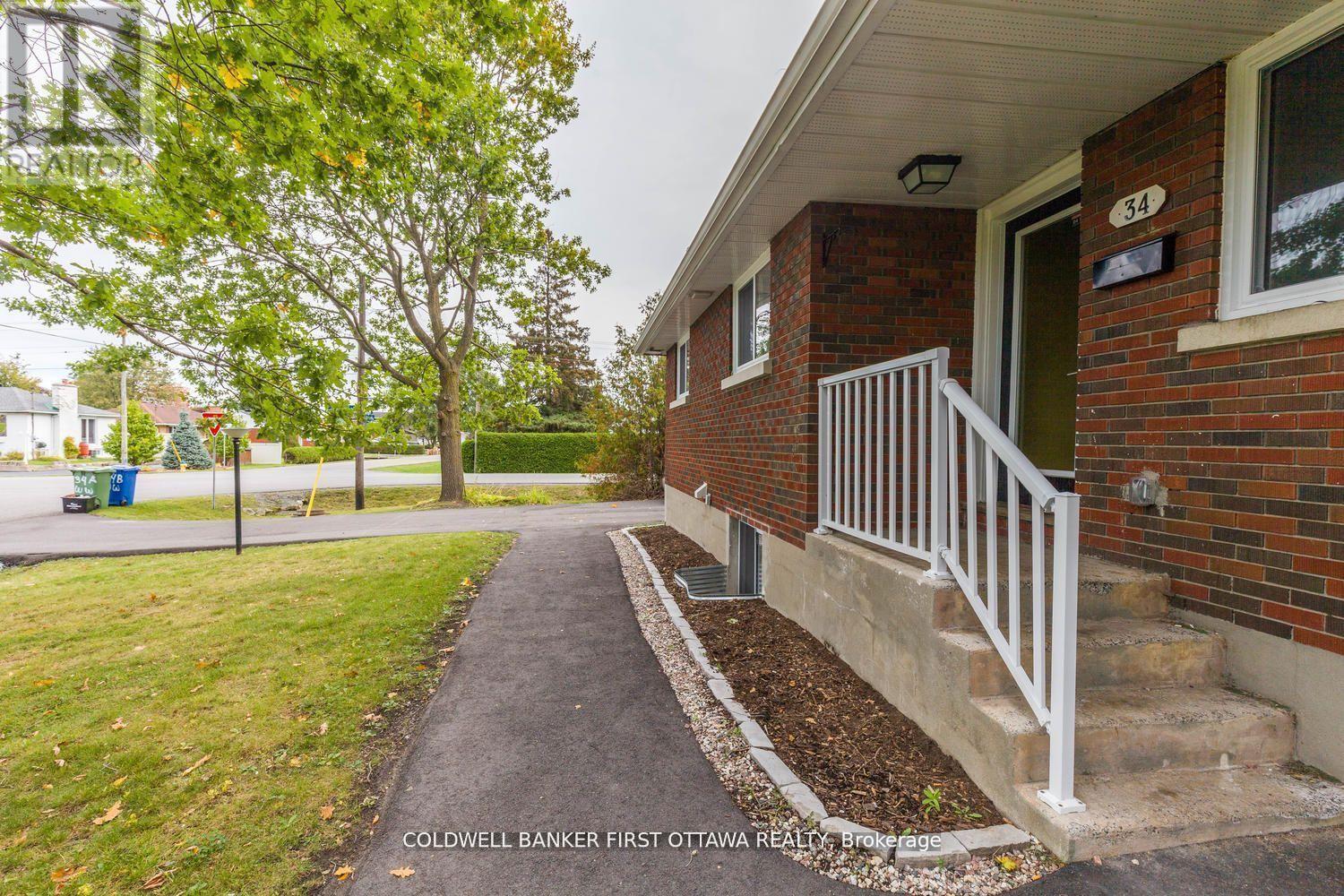 Photo de la propriété: 34 Westwood Drive ON K2G 2X1