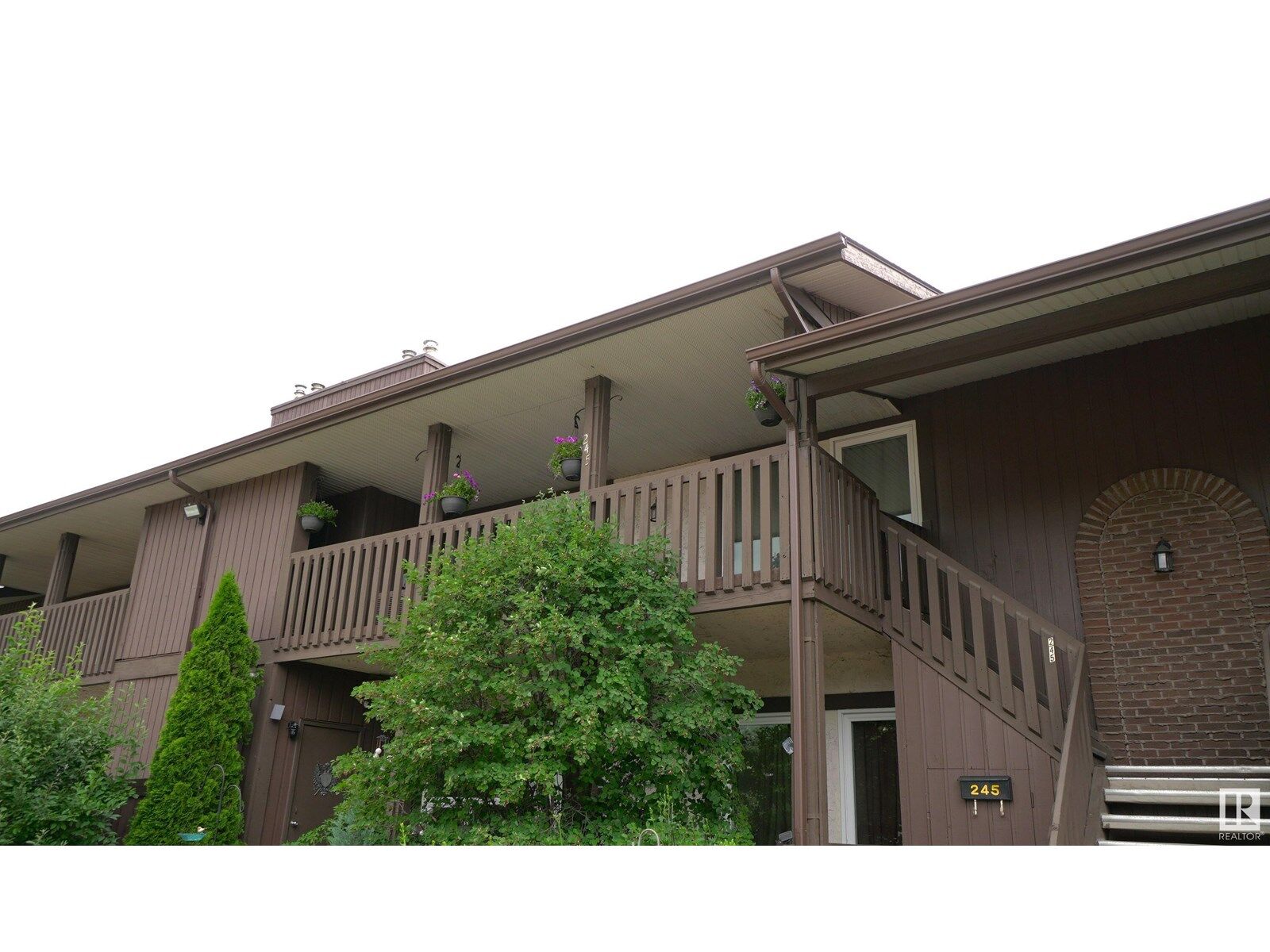 Property Photo:  245 Surrey Gardens Gd NW  AB T5T 1Z3 