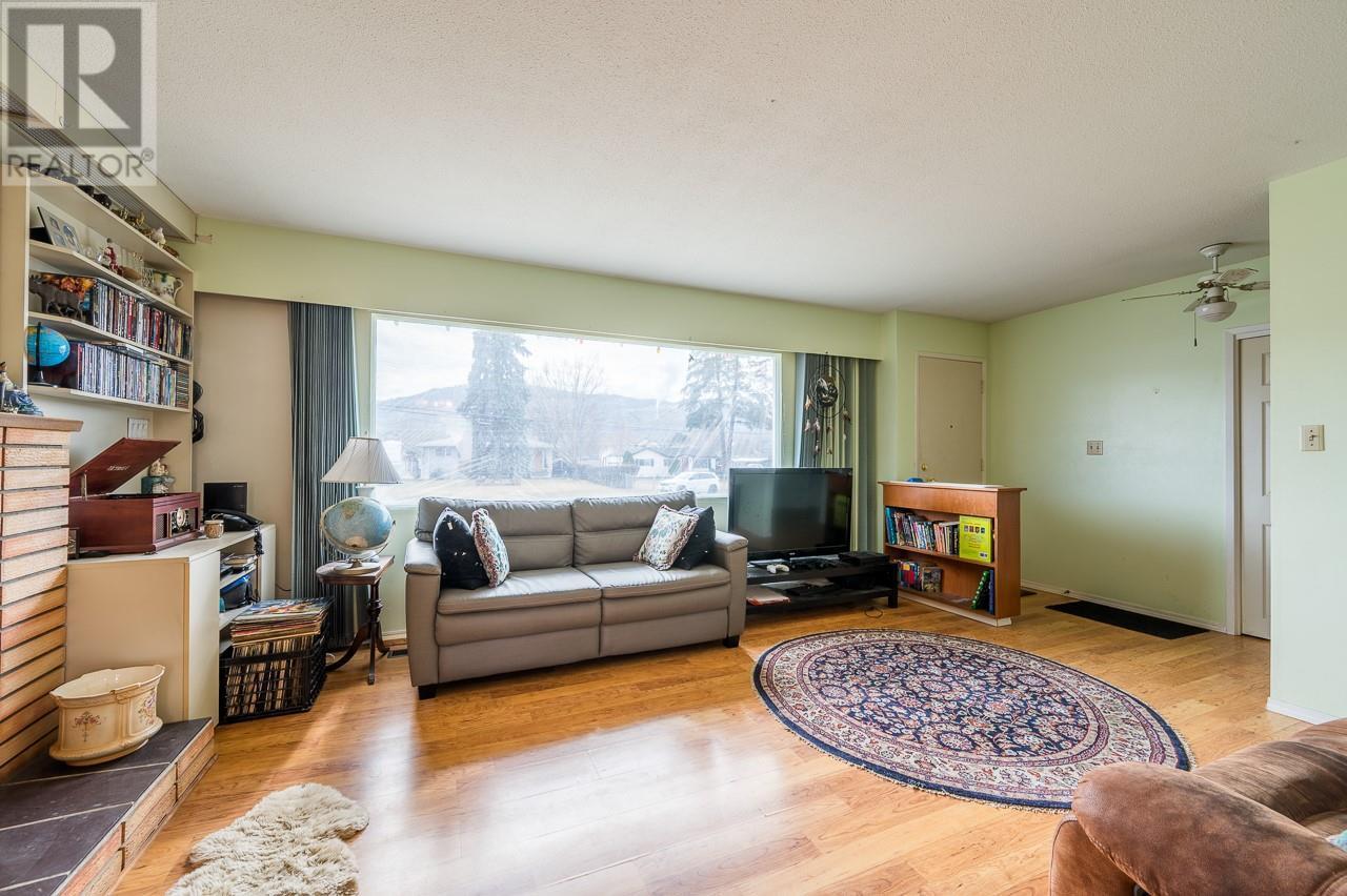 Property Photo: 1838 Fleetwood Avenue BC V2B 4S1