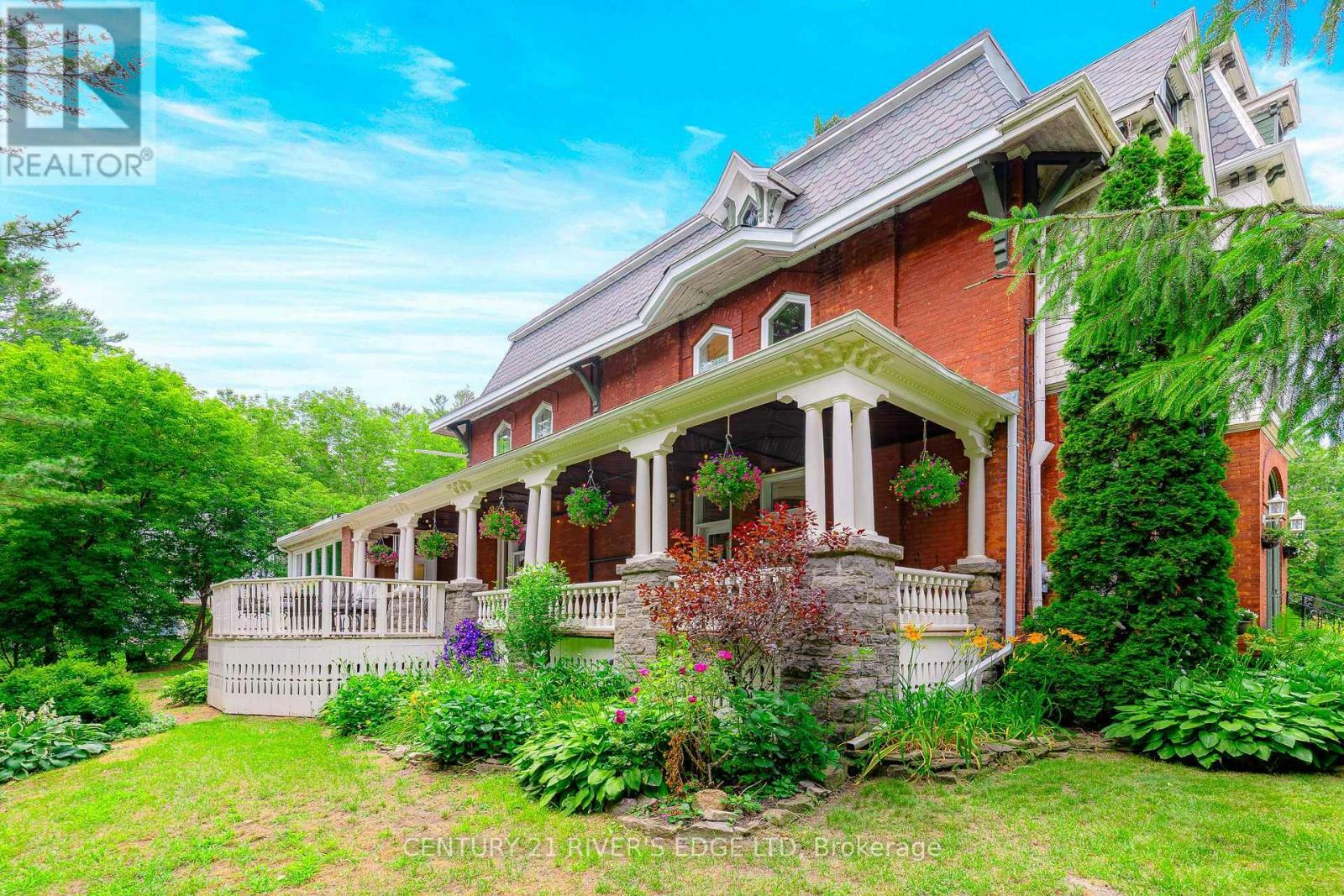 Property Photo: 20 Sherwood Street ON K6V 5M9