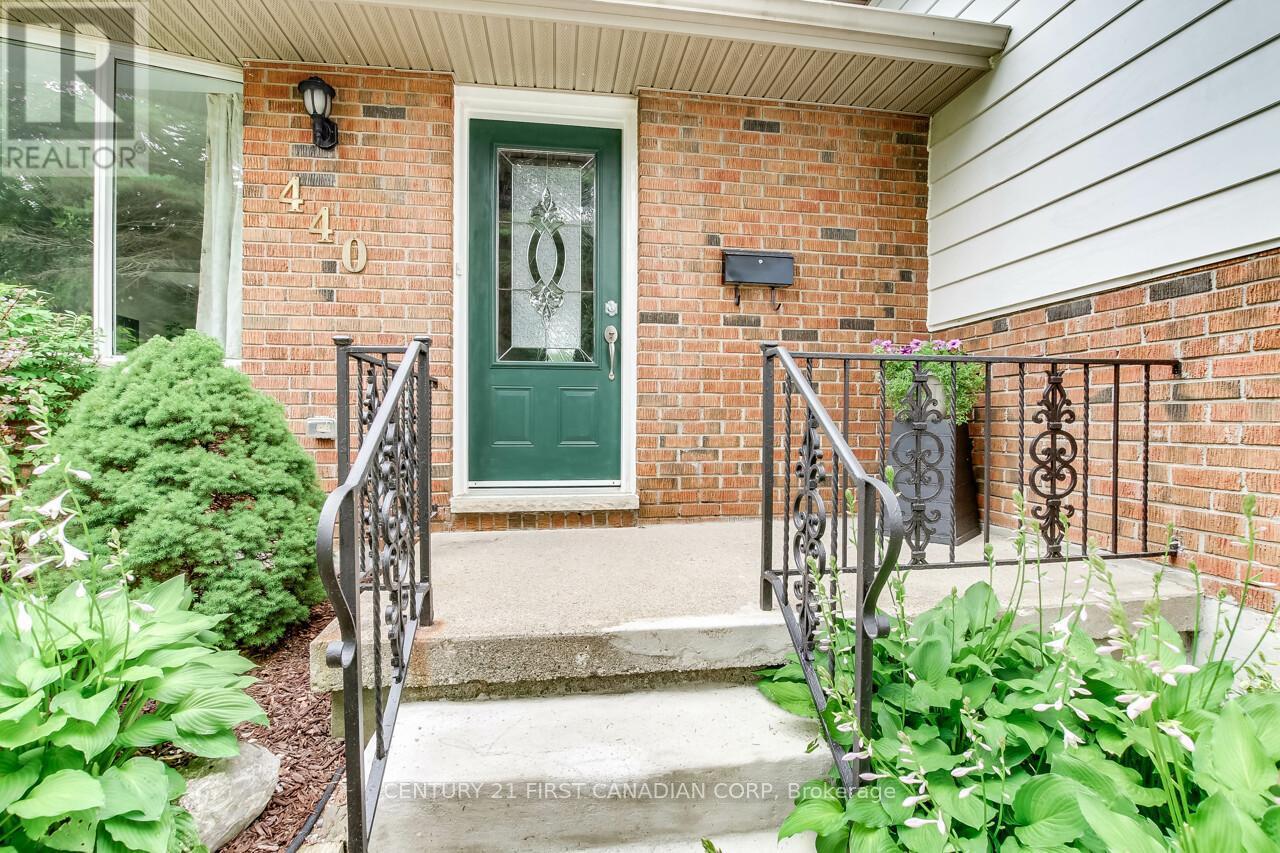 Photo de la propriété: 440 Castlegrove Boulevard ON N6G 1K8