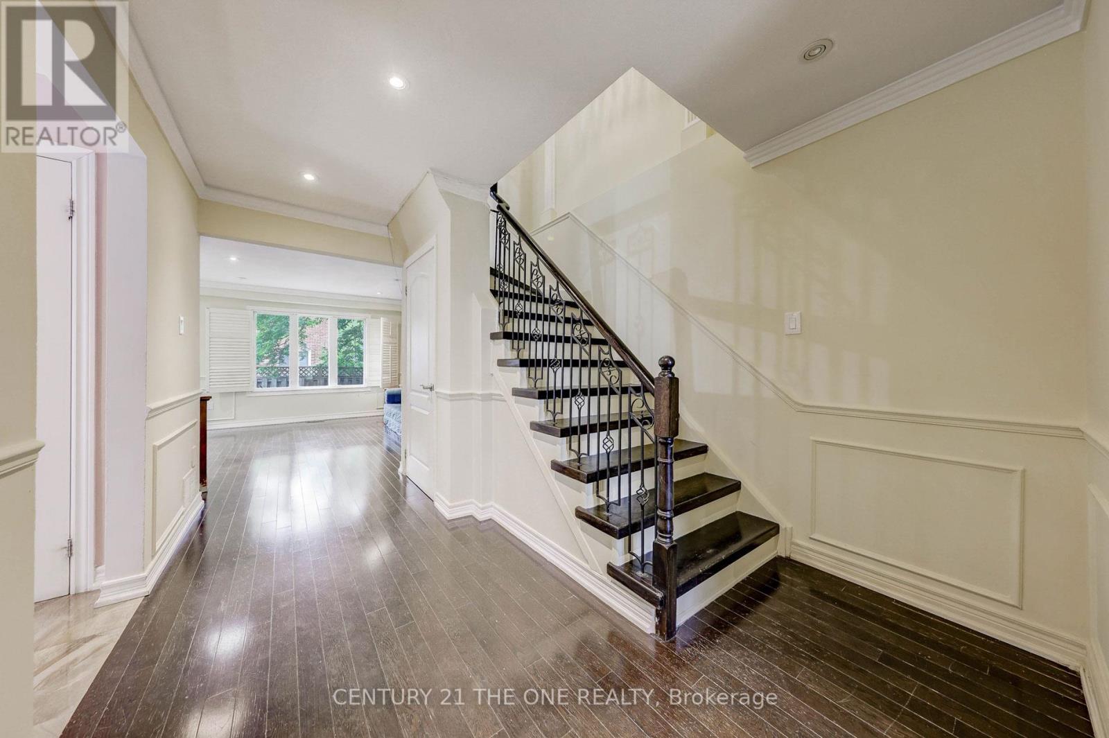 Property Photo: 27 Pugsley Avenue ON L4C 8V2