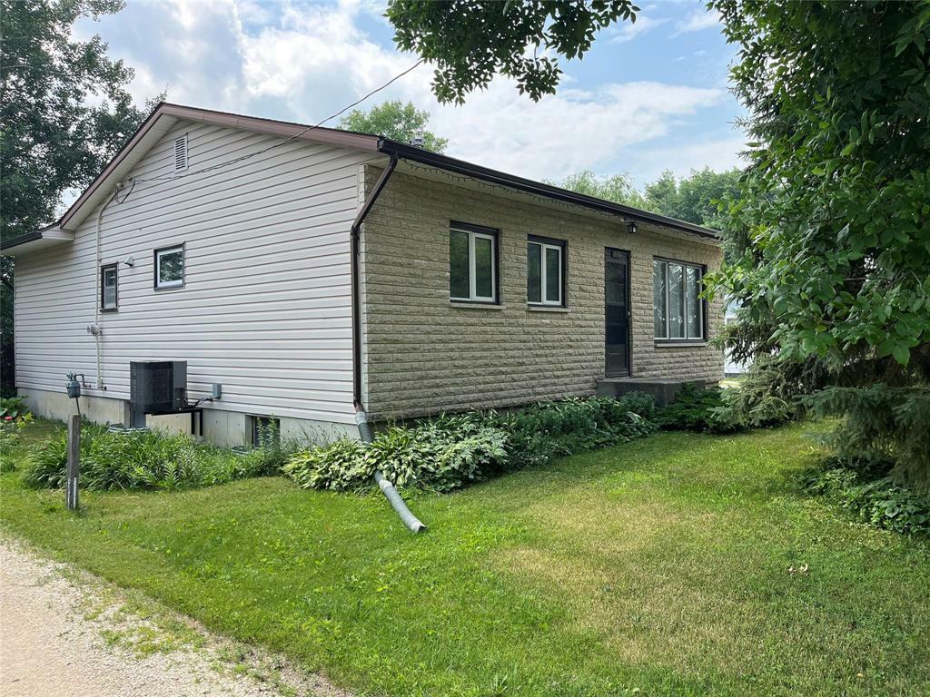 Property Photo: 226 Montreal Avenue West MB R0G 1K0