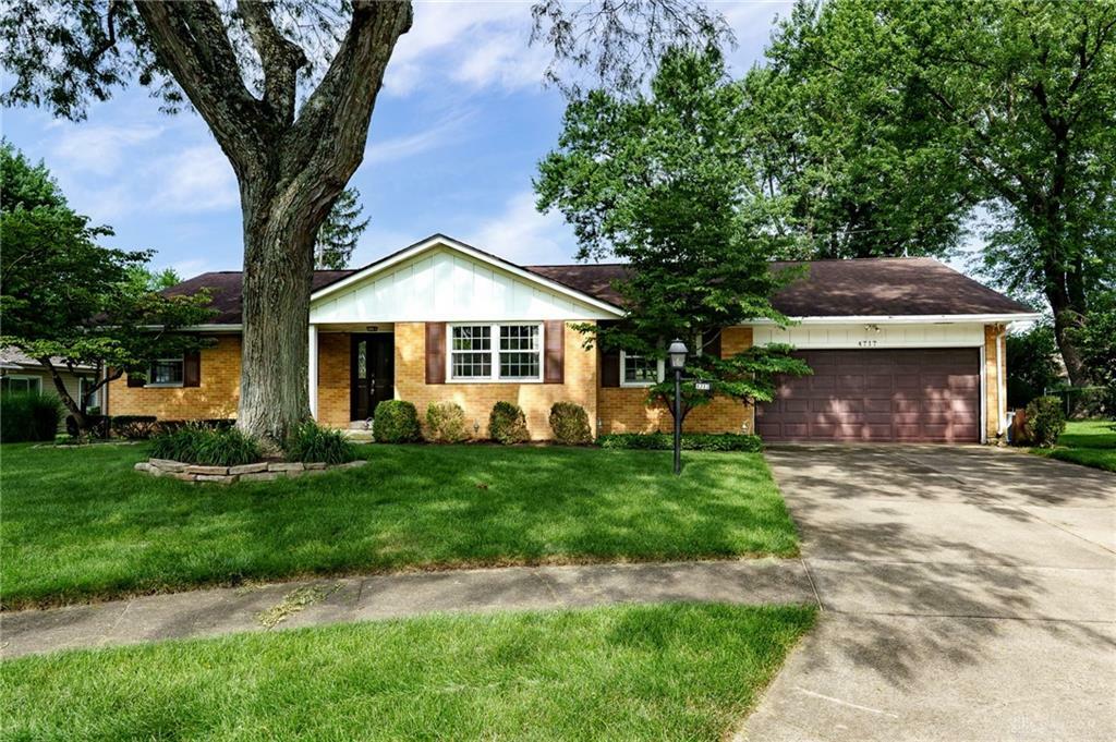 Property Photo:  4717 Briar Knoll Drive  OH 45429 
