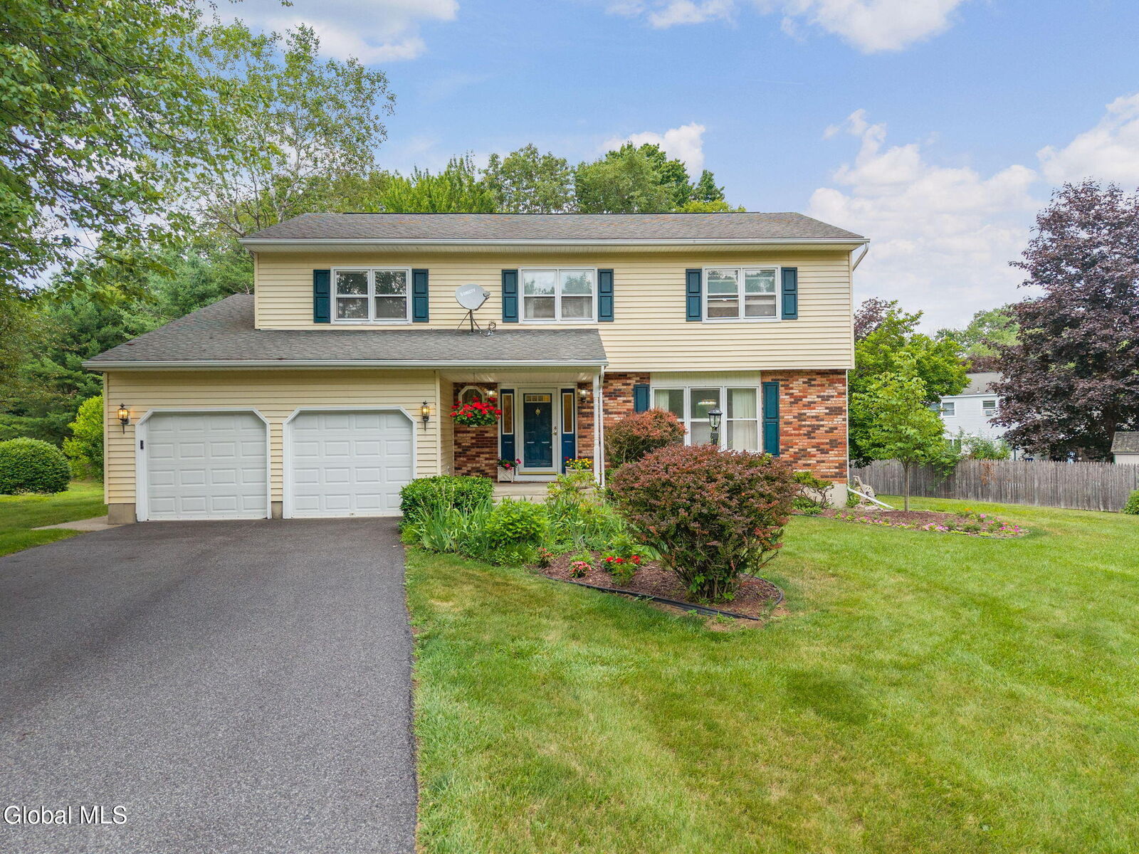 Property Photo:  228 Vincenza Lane  NY 12303 