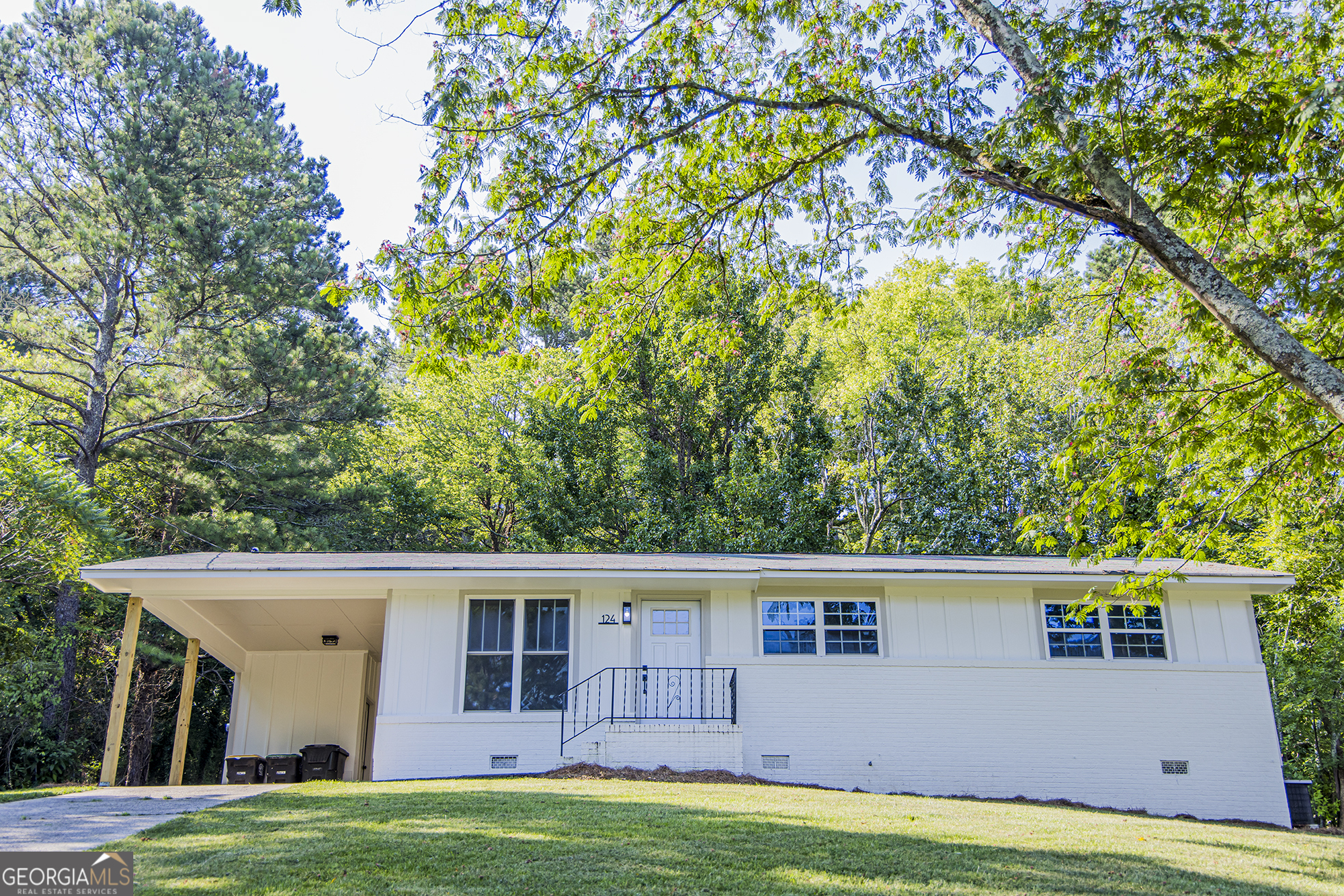 Property Photo: 124 Atteiram Drive NE GA 30161