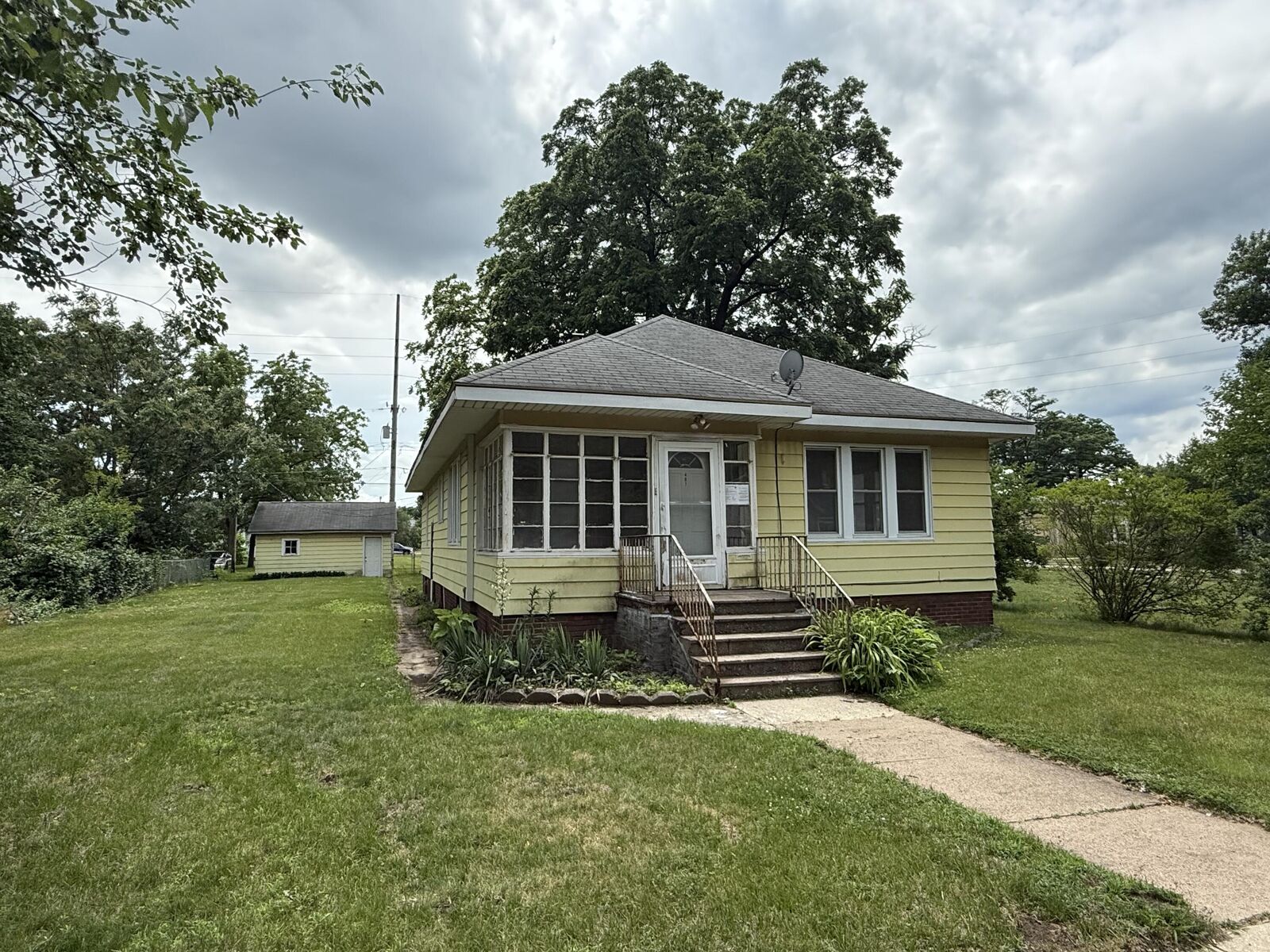 Property Photo:  407 Holliday Street  IN 46360 