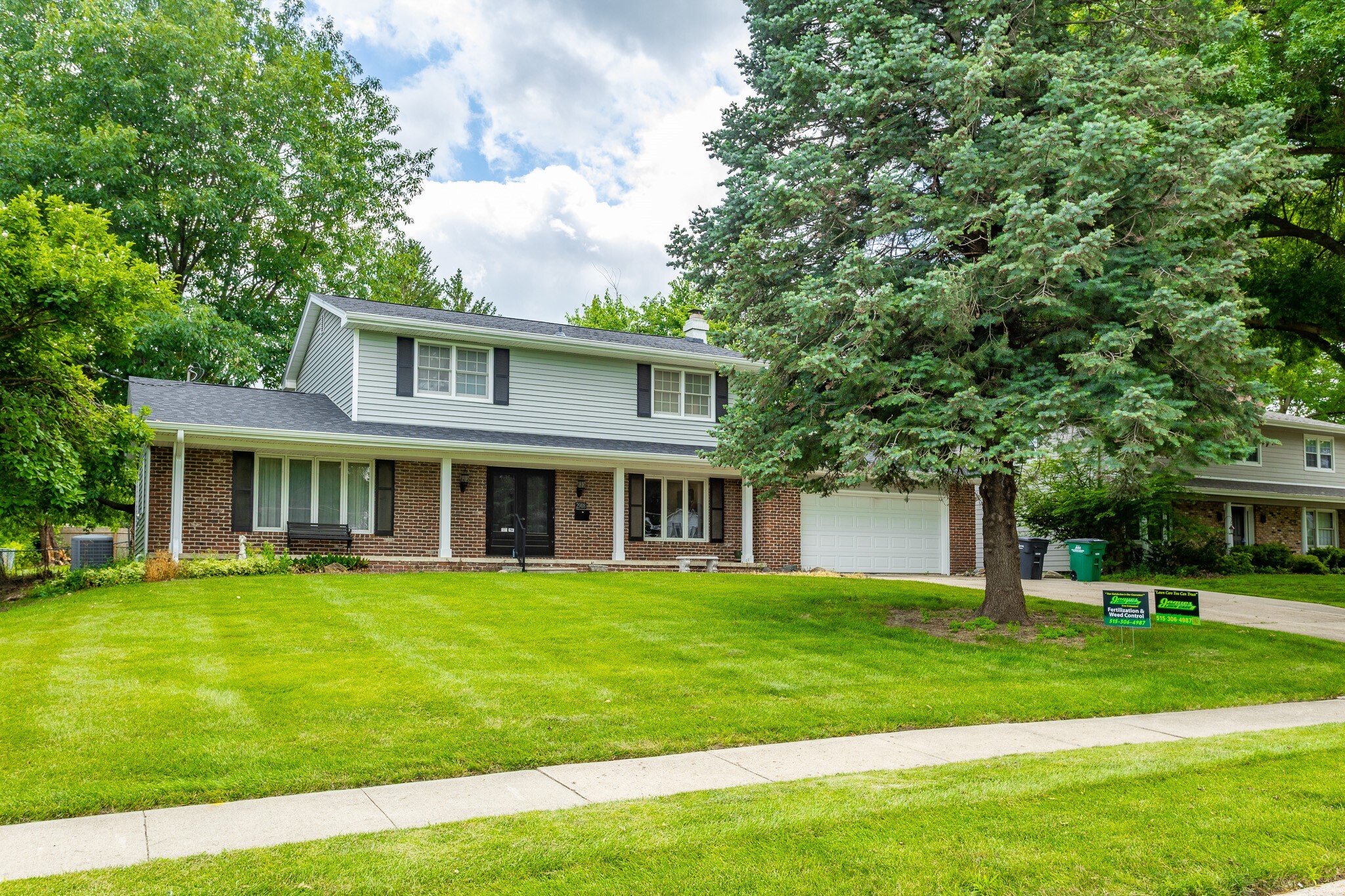 Property Photo: 2908 Woodland Avenue IA 50266