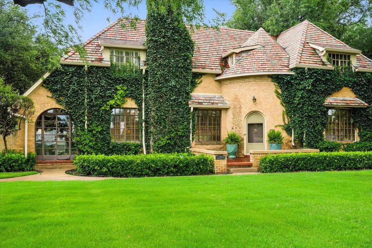 Property Photo: 3101 19th Street TX 79410