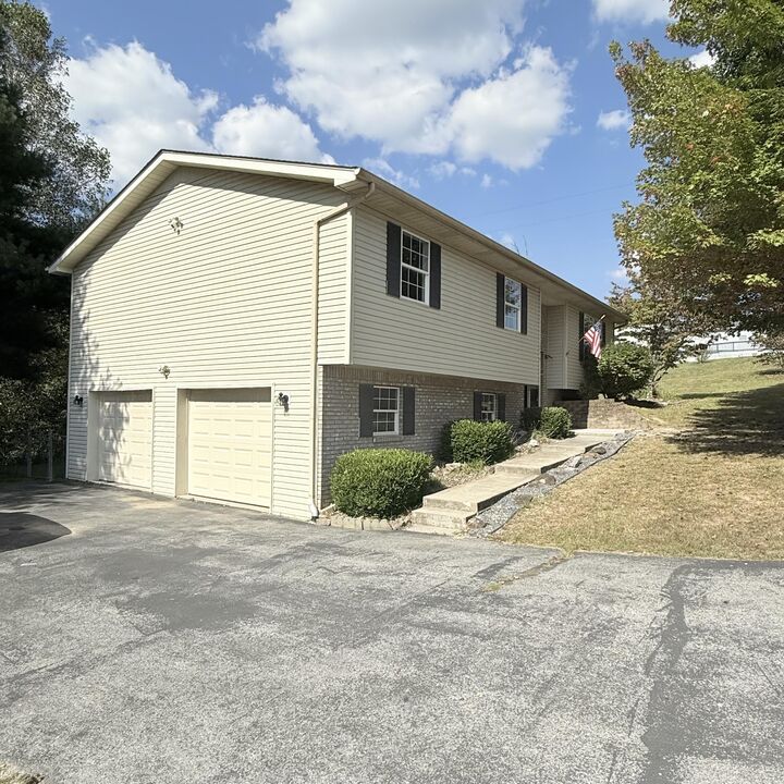 Property Photo: 210 Blossom Rdg Drive KY 40701