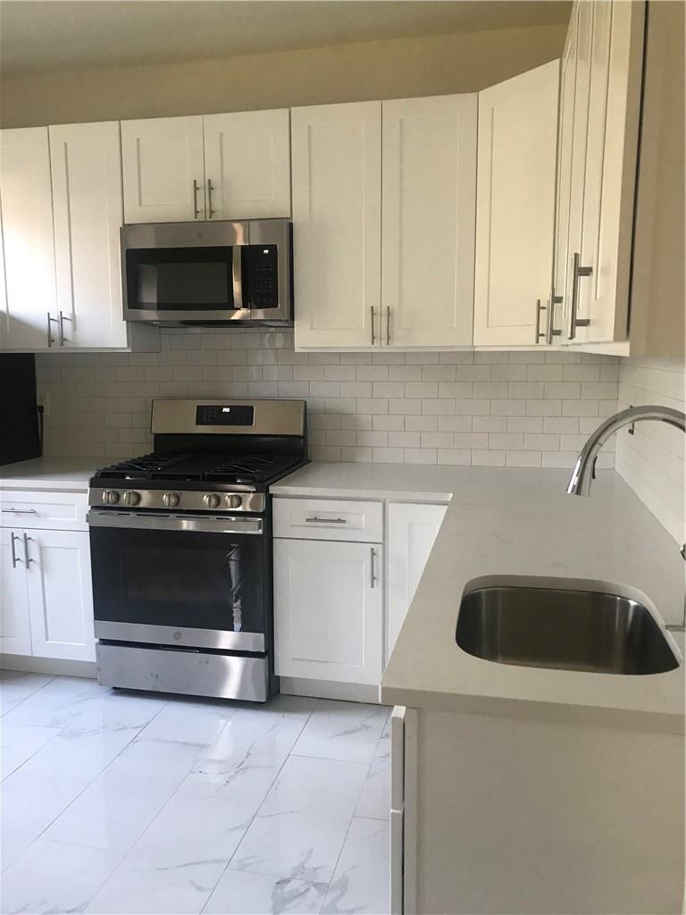 Property Photo:  110 Stonelea Place 2F  NY 10801 