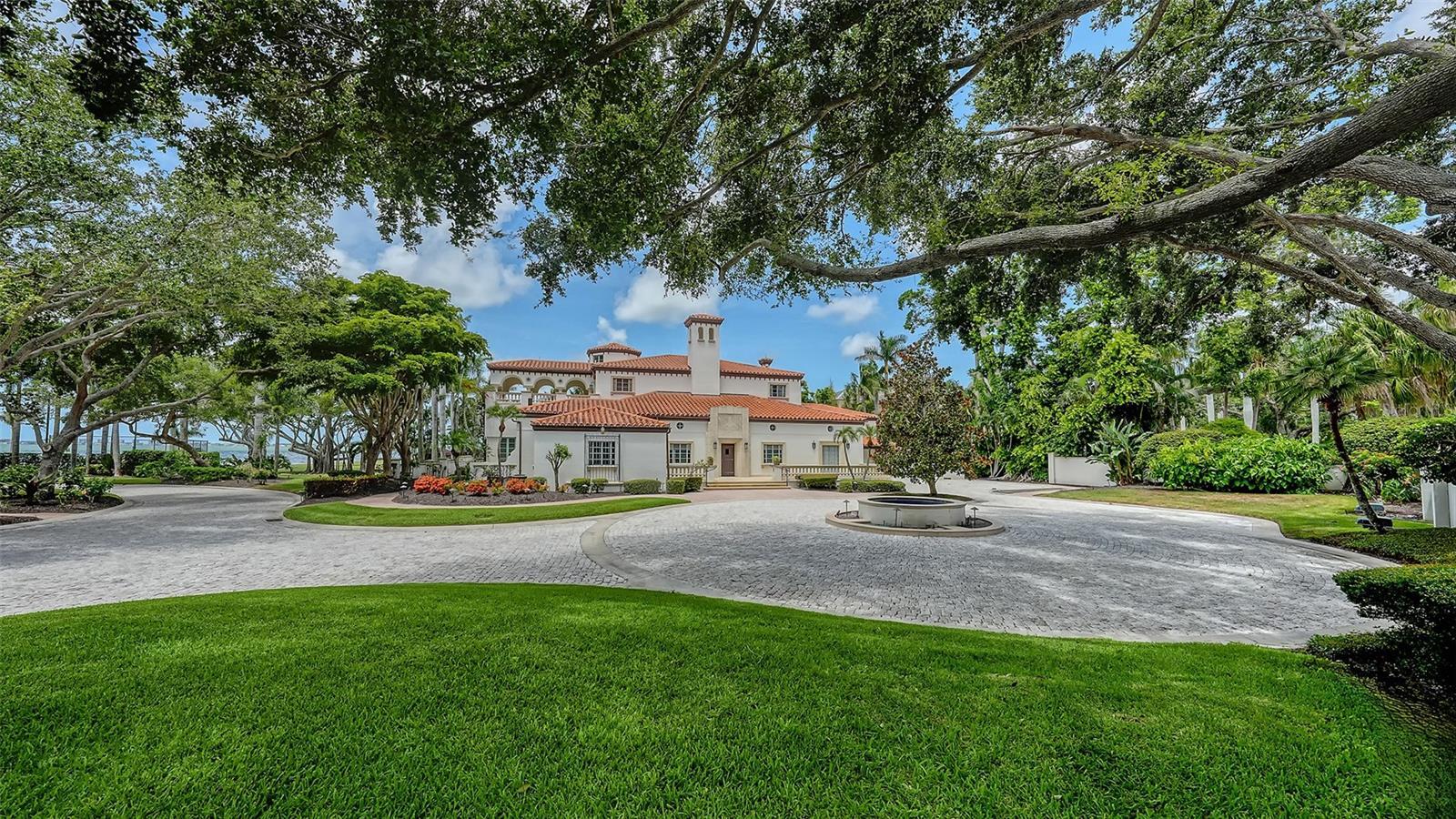 Property Photo: 4423 Bay Shore Road FL 34234