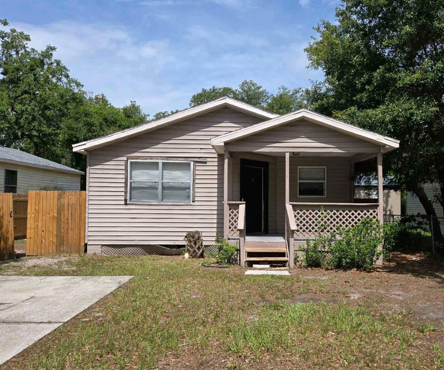 Property Photo: 3112 Gordon Court FL 33619