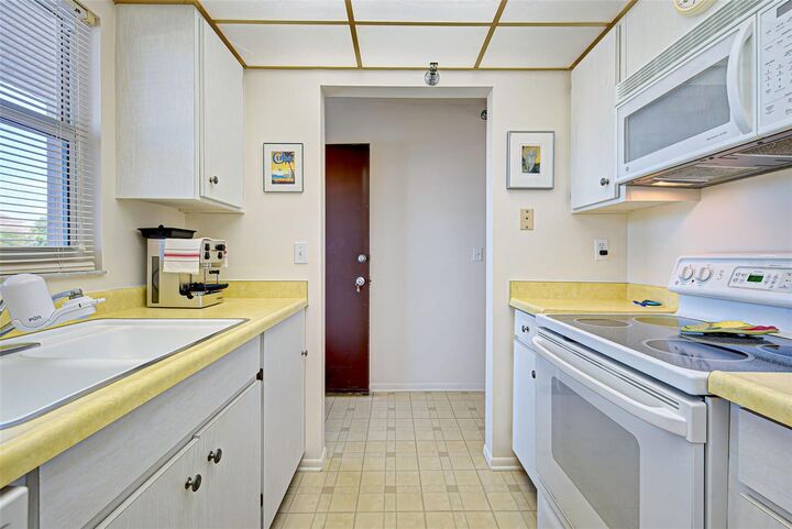 Property Photo:  244 Saint Augustine Avenue 202  FL 34285 