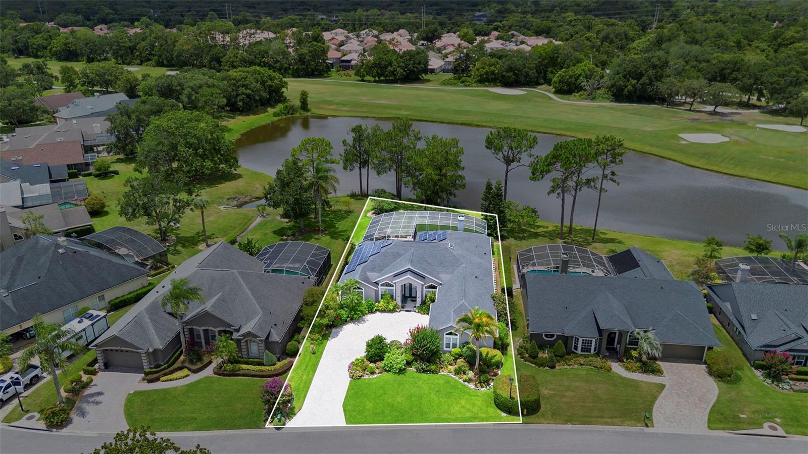 Property Photo: 856 Bentley Green Circle FL 32708