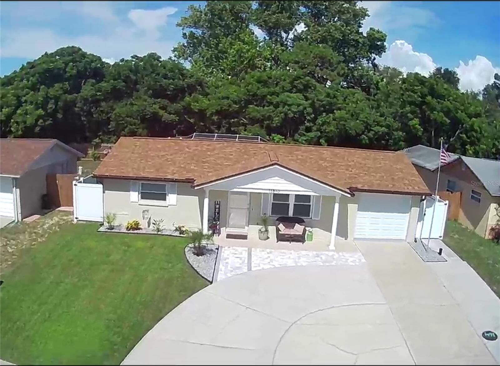 Property Photo: 11810 Oceanside Drive FL 34668
