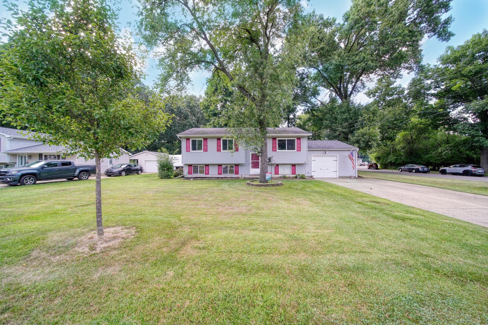 Property Photo: 1008 Sunburst Drive MI 49203