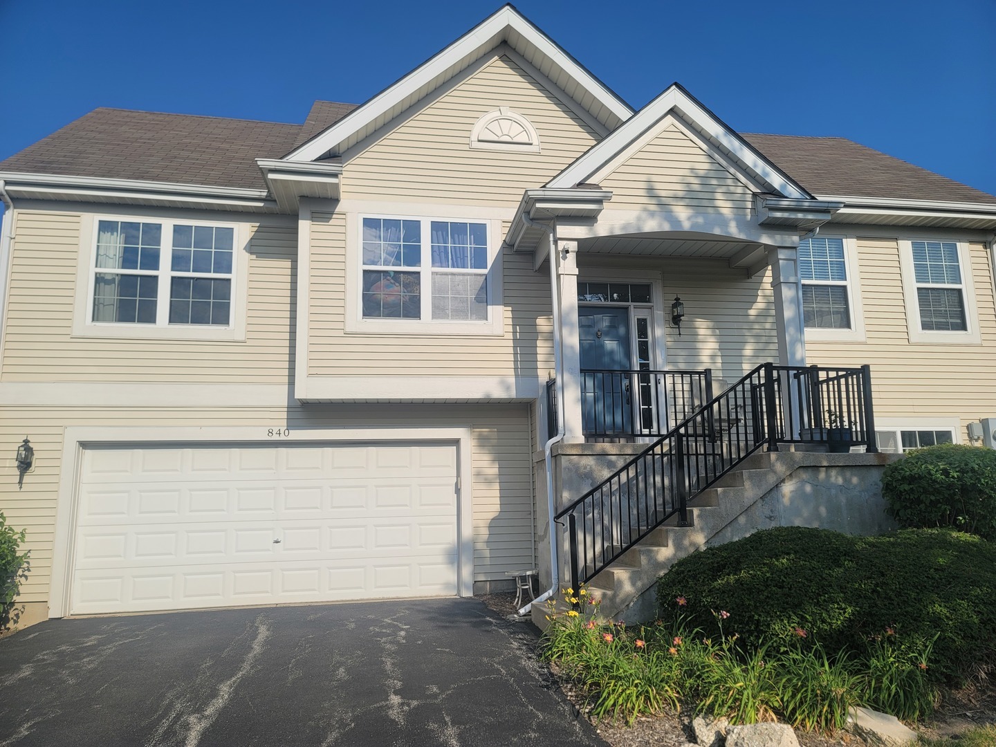 Property Photo:  840 Clover Lane  IL 60140 