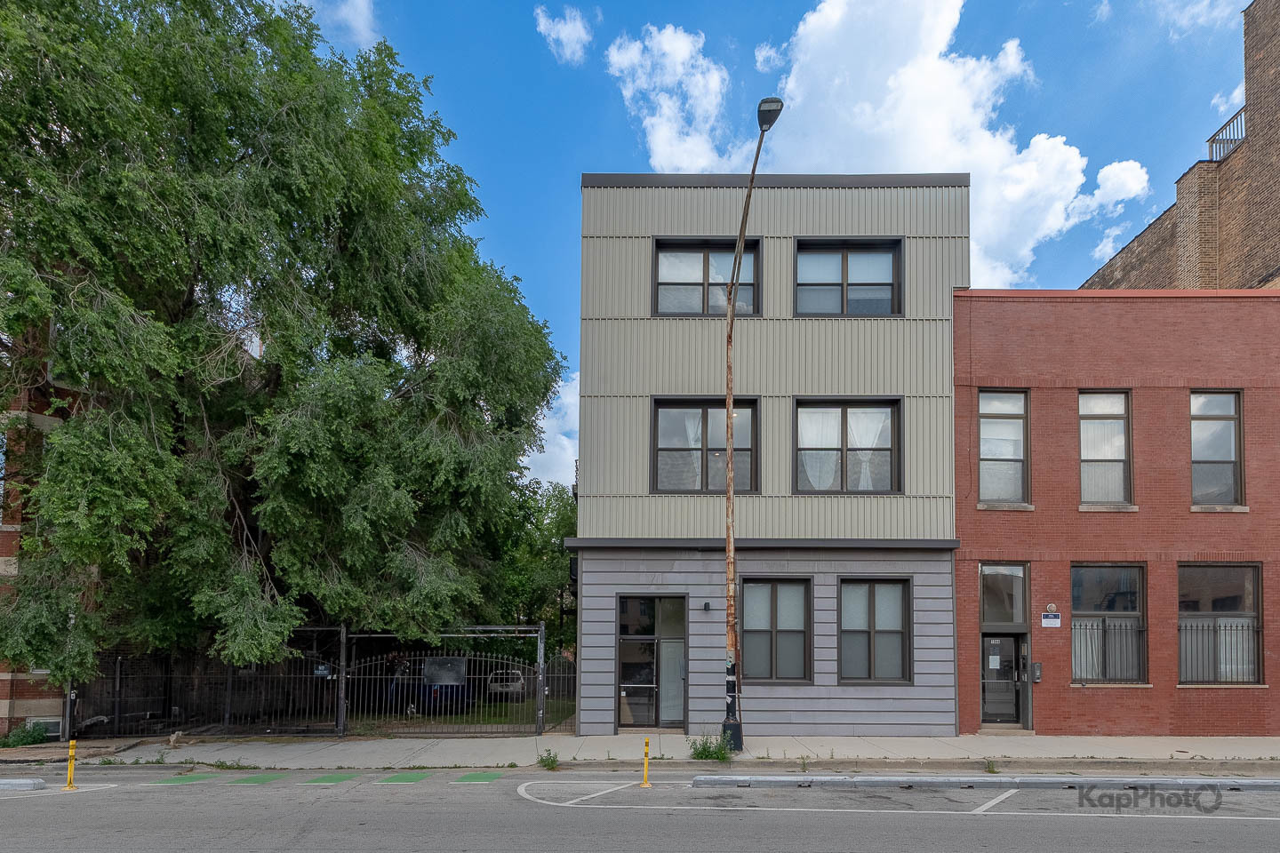 Property Photo:  1346 W Augusta Boulevard 2  IL 60642 