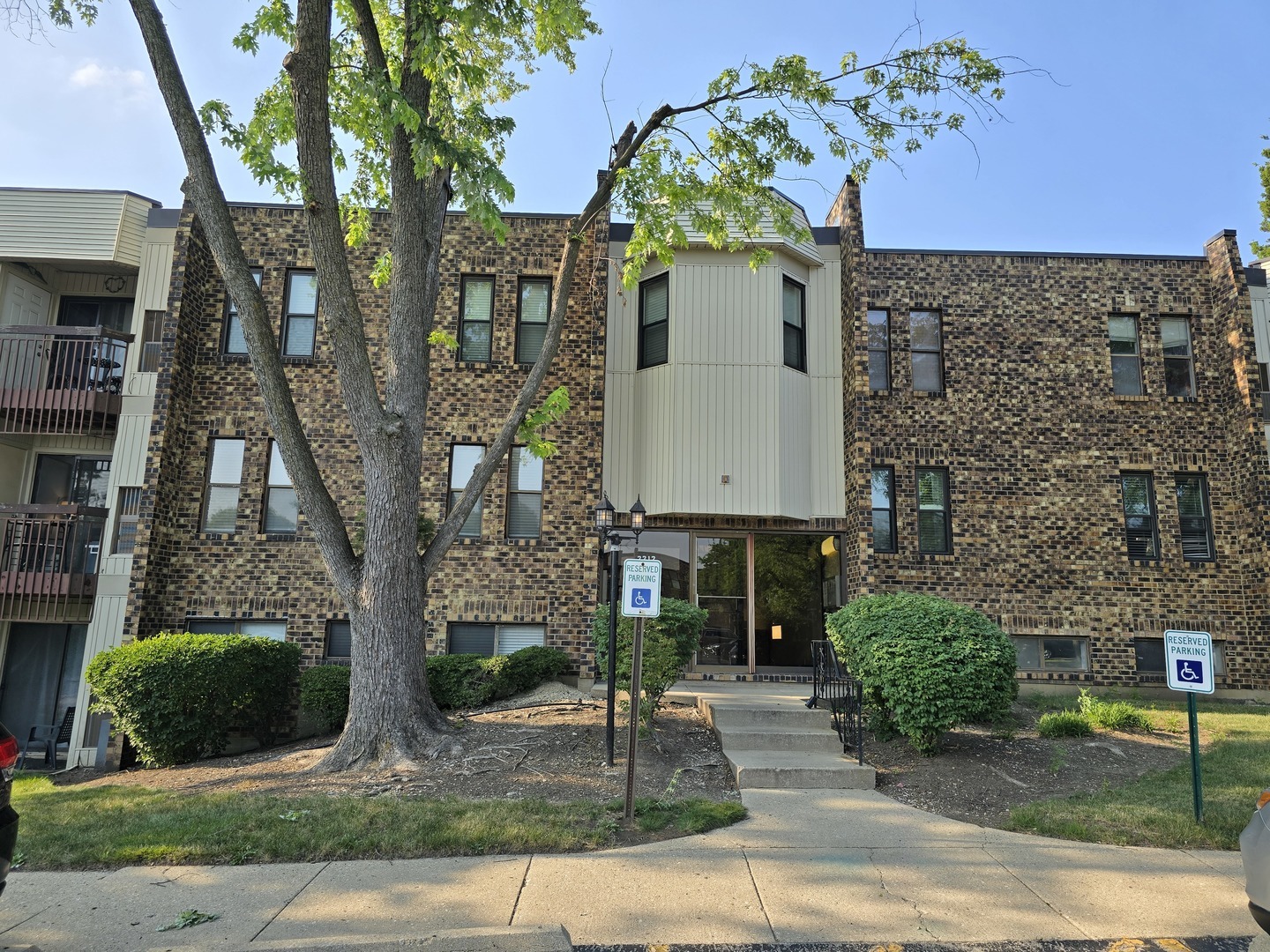 Property Photo: 2212 Country Club Drive 2 IL 60517
