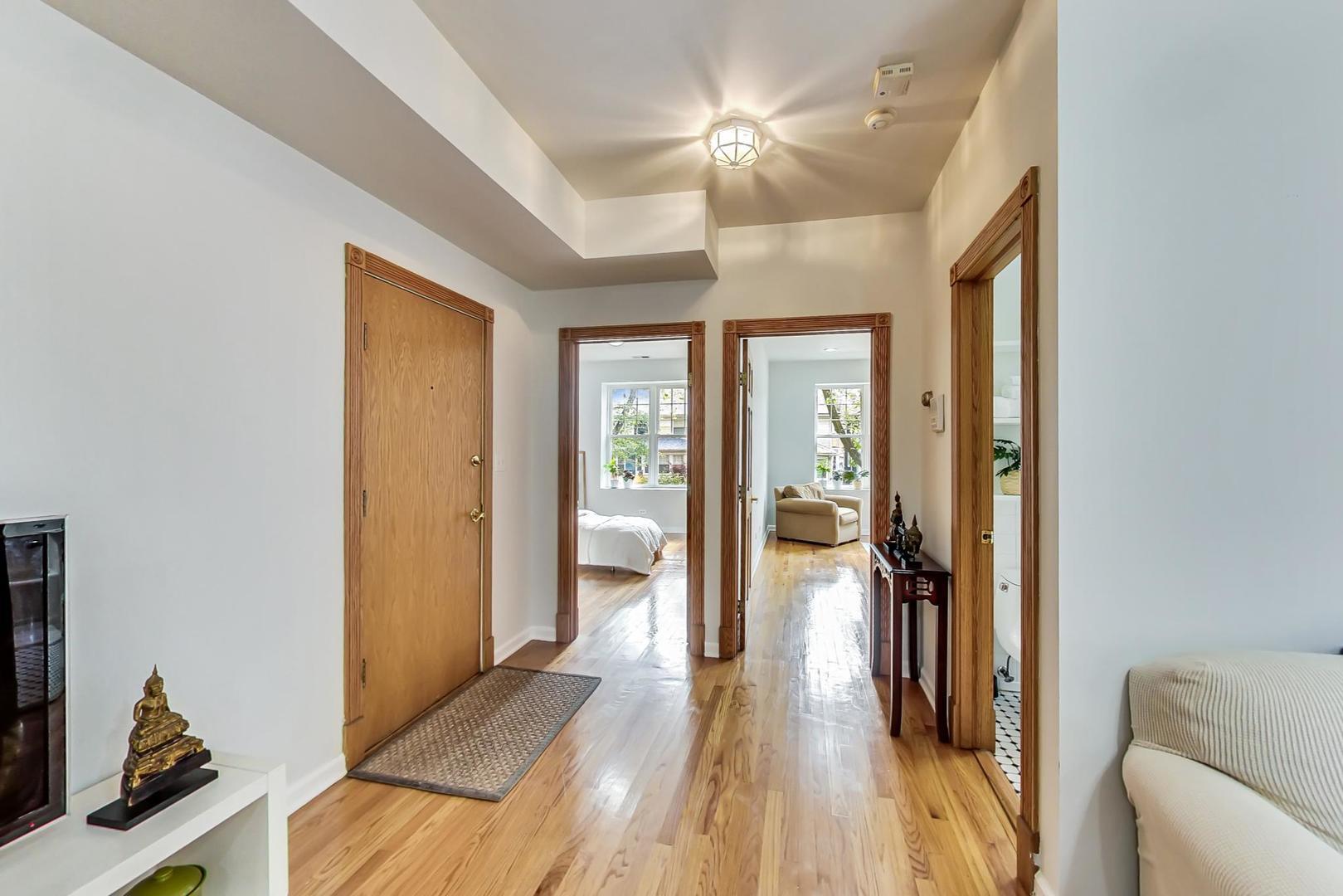 Property Photo: 1914 W Chase Avenue 106 IL 60626