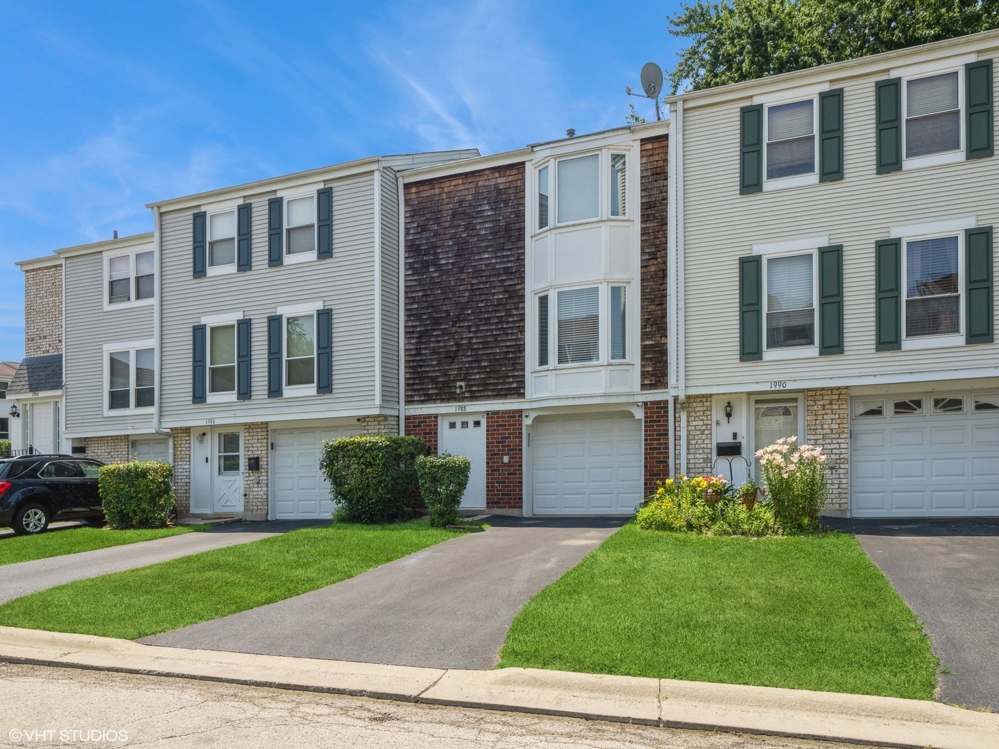 Property Photo:  1988 Oxford Lane  IL 60169 
