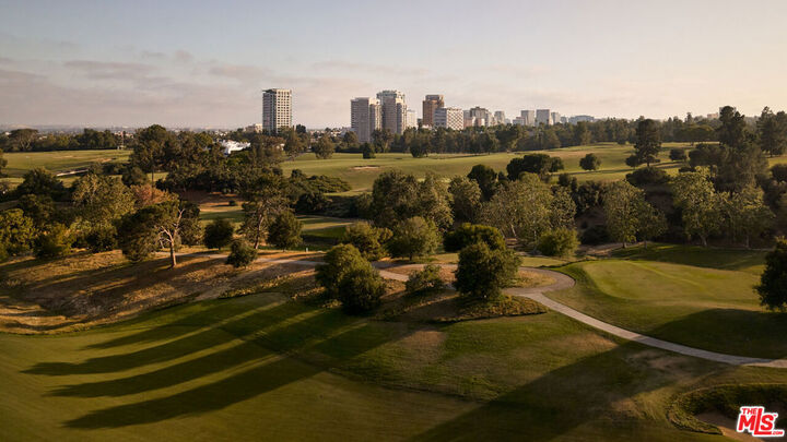 Property Photo:  826 Greenway Drive  CA 90210 