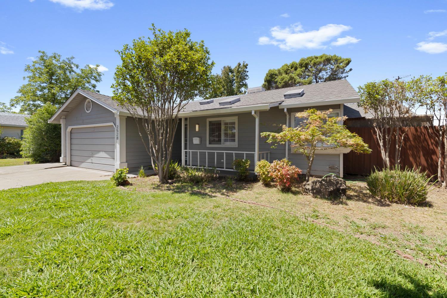 Property Photo: 2528 Cabernet Way CA 95670