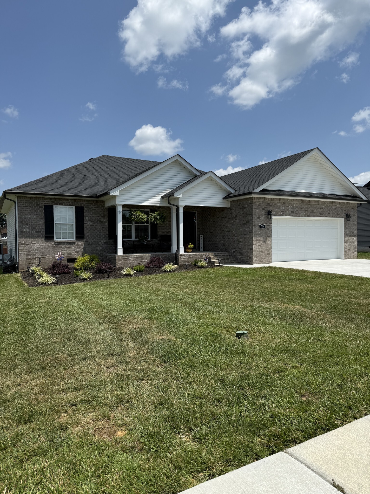Property Photo: 204 Graham Way TN 37160