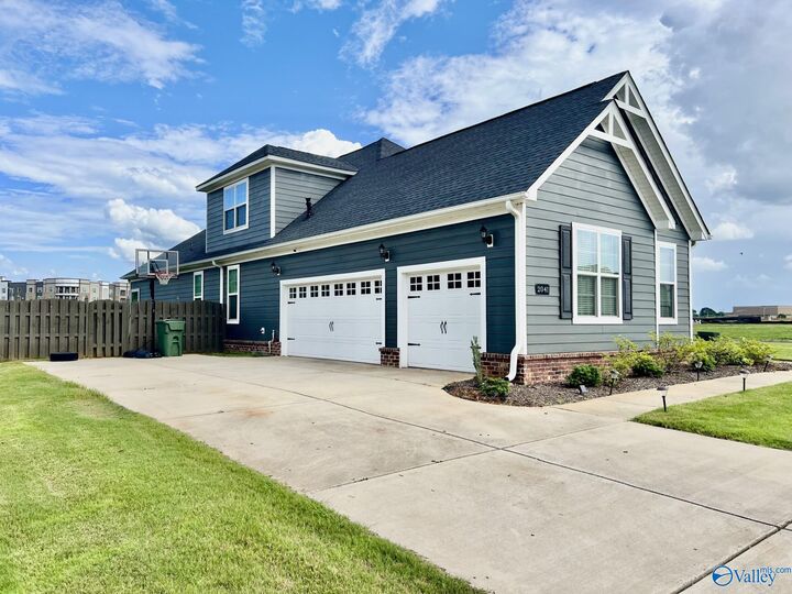 Property Photo: 2041 Wayland Walk SW AL 35802