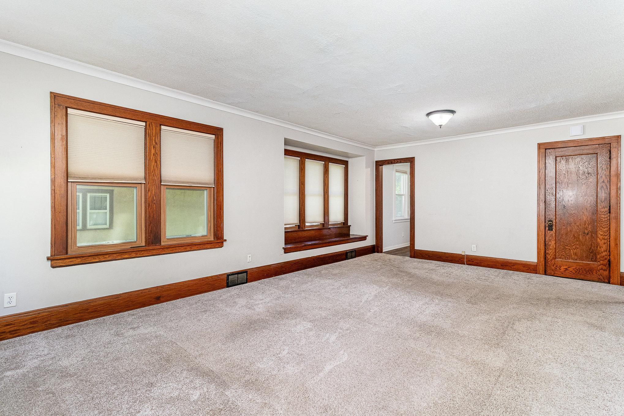 Property Photo: 1670 Maryland Avenue E MN 55106