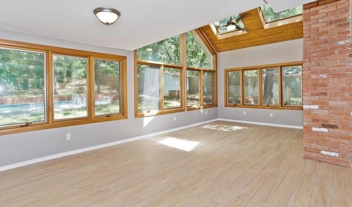Property Photo:  805 Live Oak Lane  TX 76012 