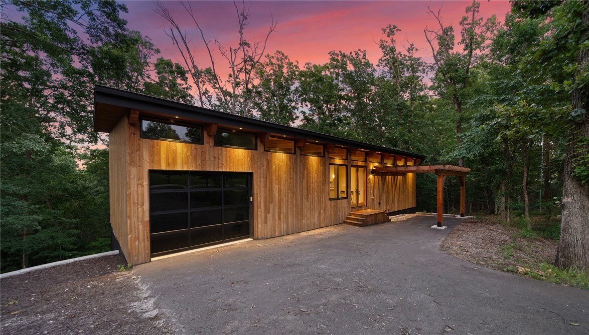 Property Photo: 46 W Elvendon Drive AR 72715