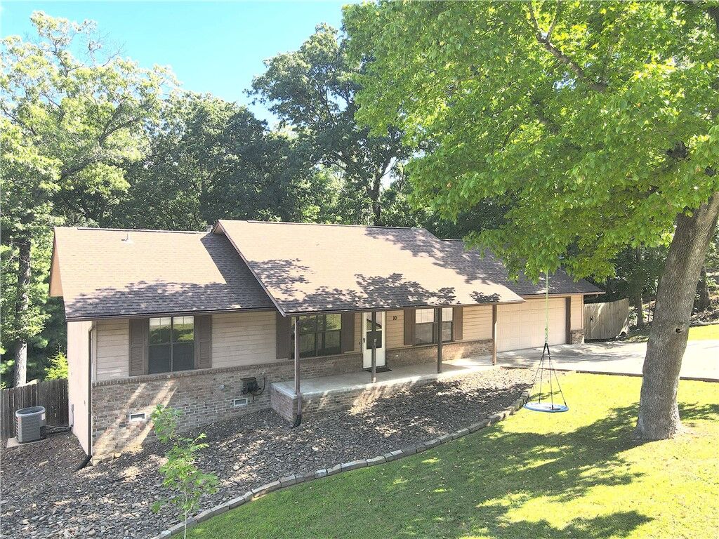Property Photo:  10 Tennyson Lane  AR 72714 