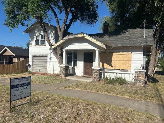 Property Photo:  624 Mitchell Street  OR 97601 
