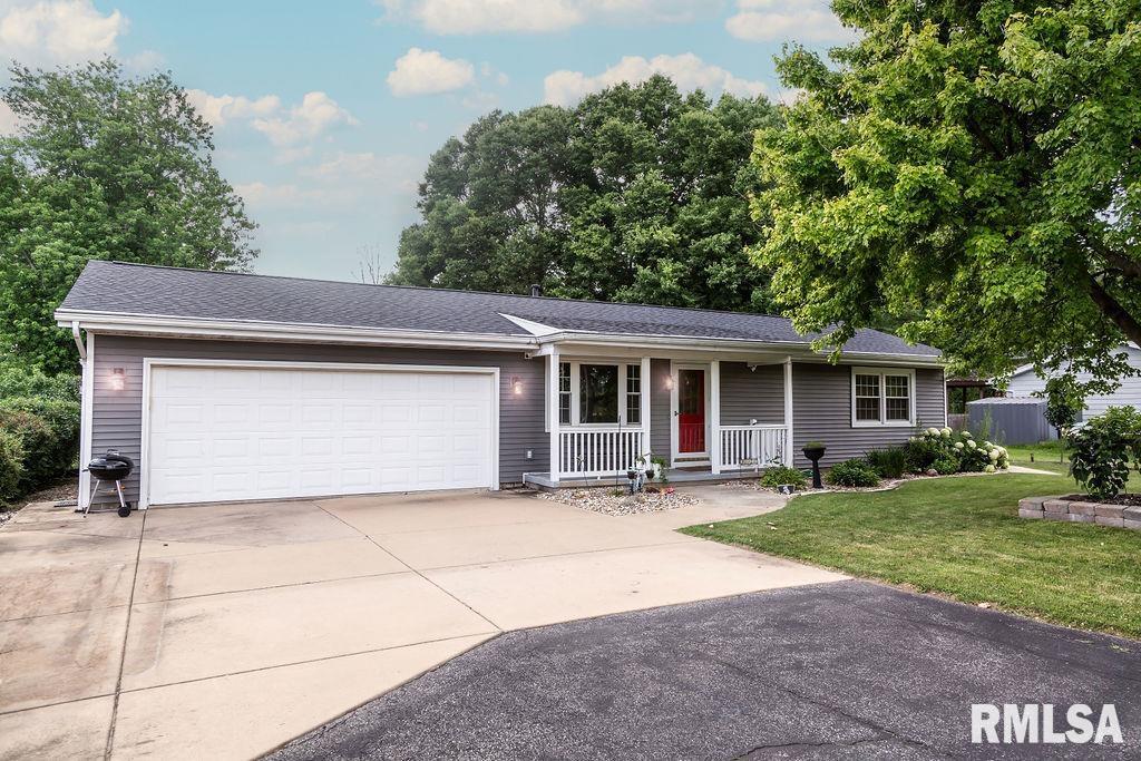 Property Photo: 802 N Main Street IL 61530