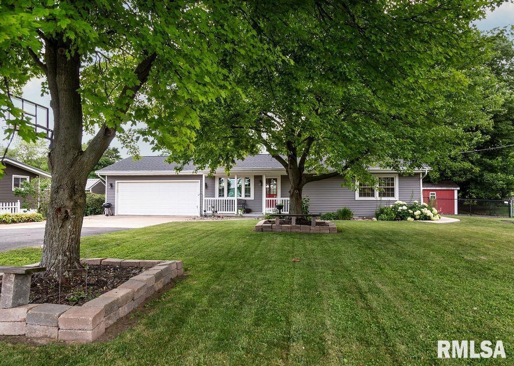 Property Photo: 802 N Main Street IL 61530