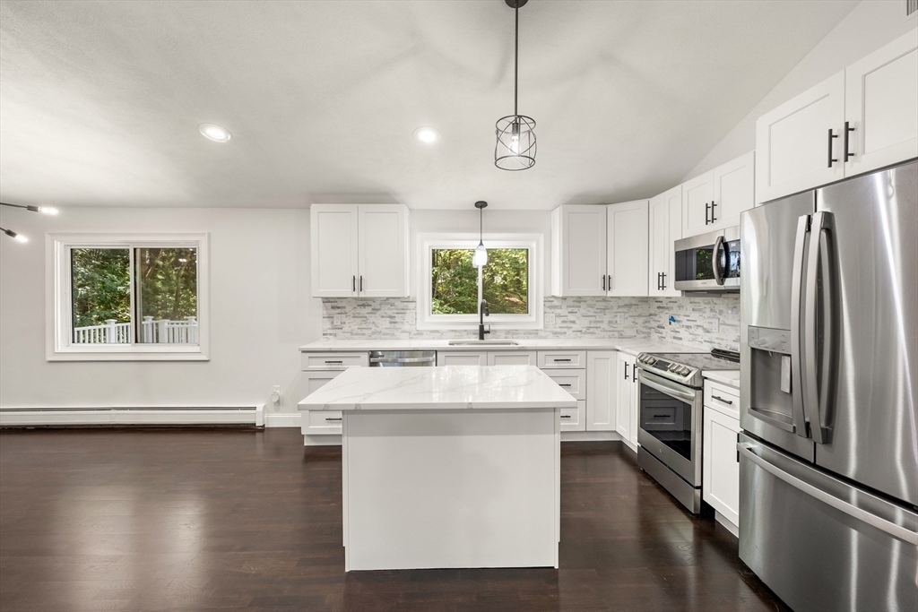 Property Photo:  4 Castle Hill Rd  NH 03087 