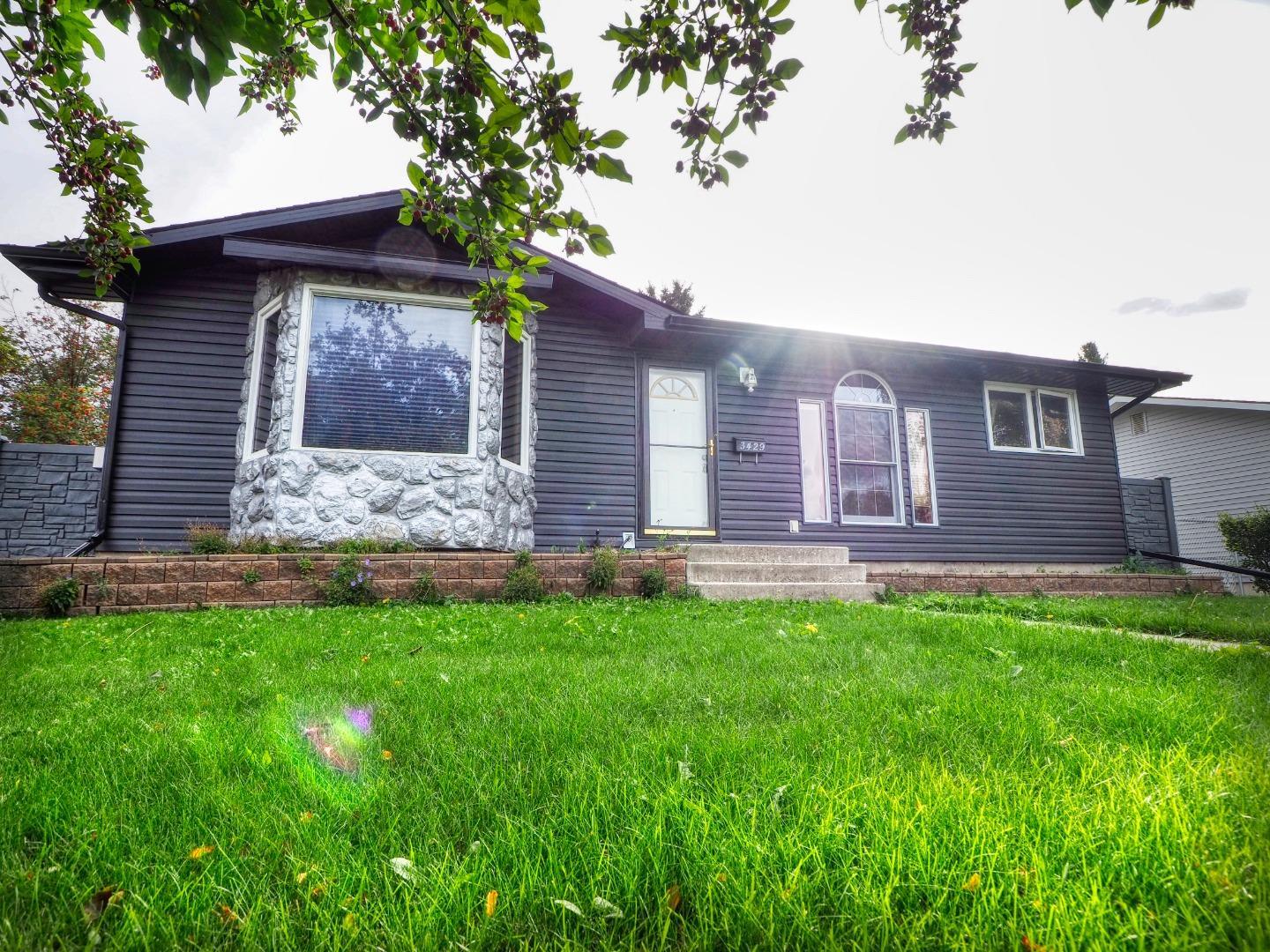 Photo de la propriété: 3429 55 Avenue AB T4N 5L4