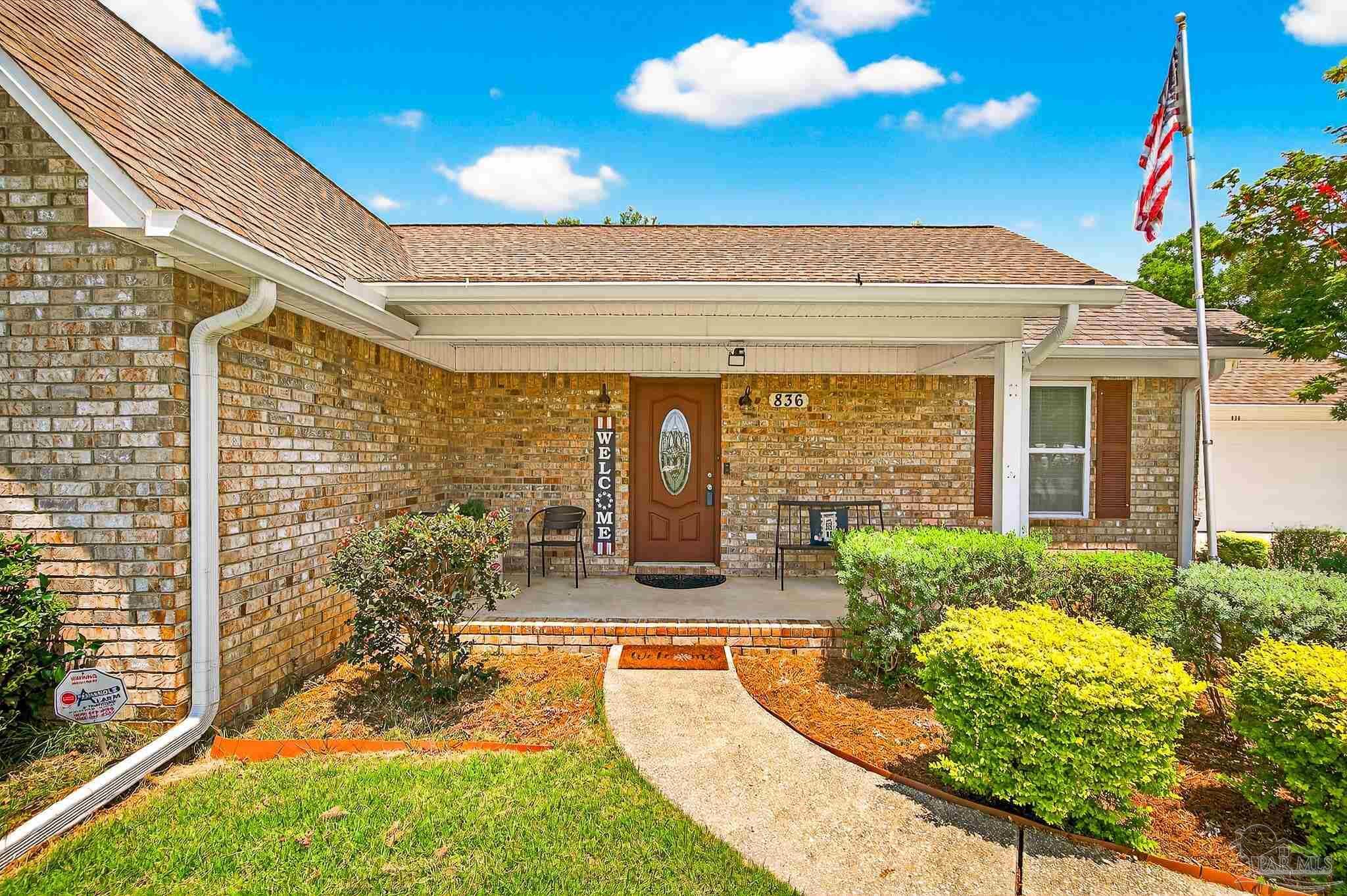 Property Photo: 836 Valley Ridge Cir FL 32514