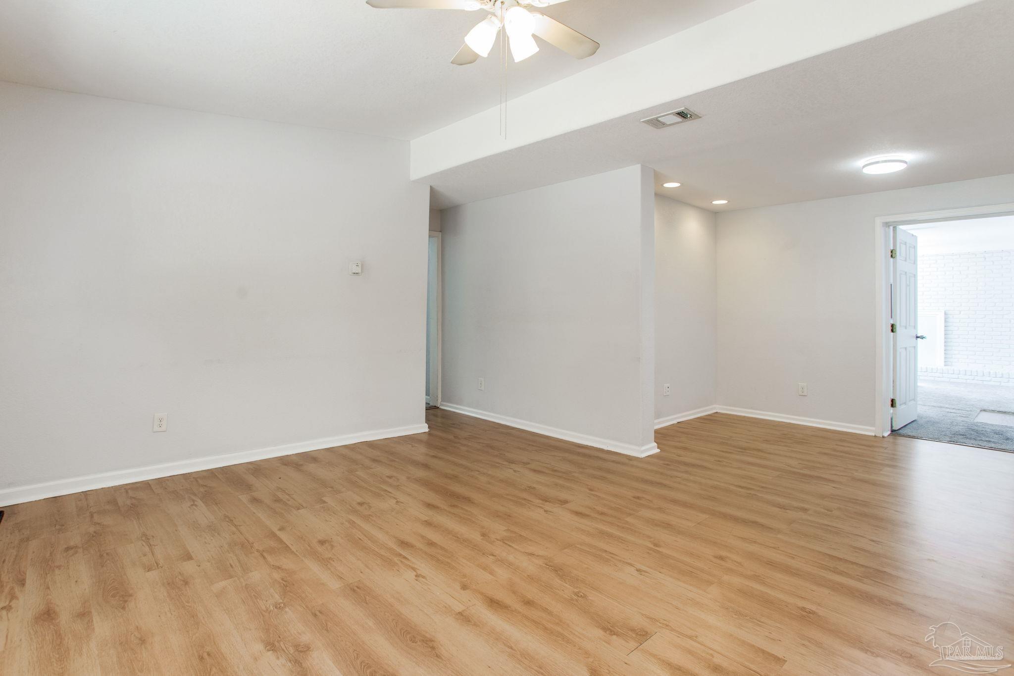 Property Photo: 715 Woodland Dr FL 32503